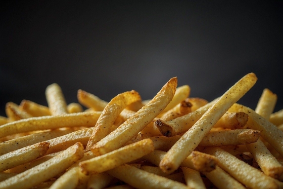 Processamento térmico de batatas fritas e batatas fritas