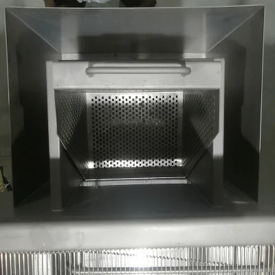 Linha de máquinas de moldagem e bateria de processamento térmico para fabricação de moinhos de carne